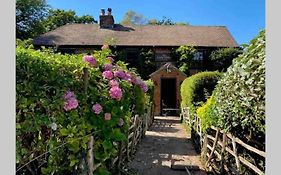 17Th Century Boutique Getaway In The Countryside