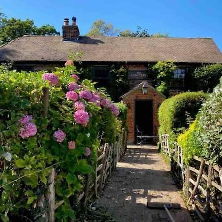 17Th Century Boutique Getaway In The Countryside Apartment Martin Mill Exterior photo