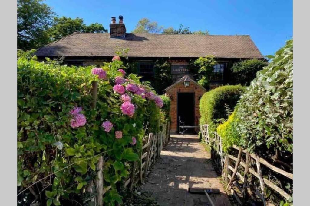 17Th Century Boutique Getaway In The Countryside Apartment Martin Mill Exterior photo